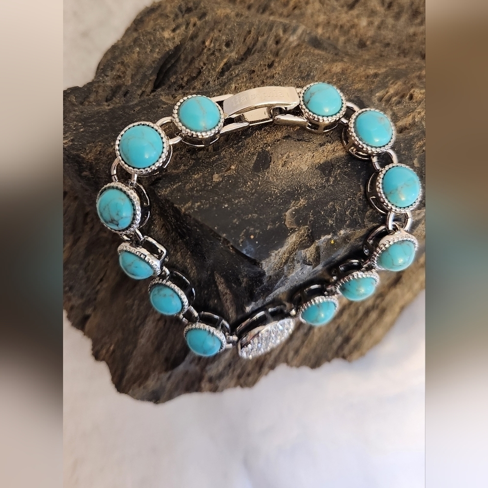 NWOT Lia Sophia "Breeze Bay" Turquoise Rhinestone and Silver Bracelet - Picture 4 of 4